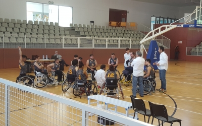 Òscar Trigo, en el centre de la rotllana 